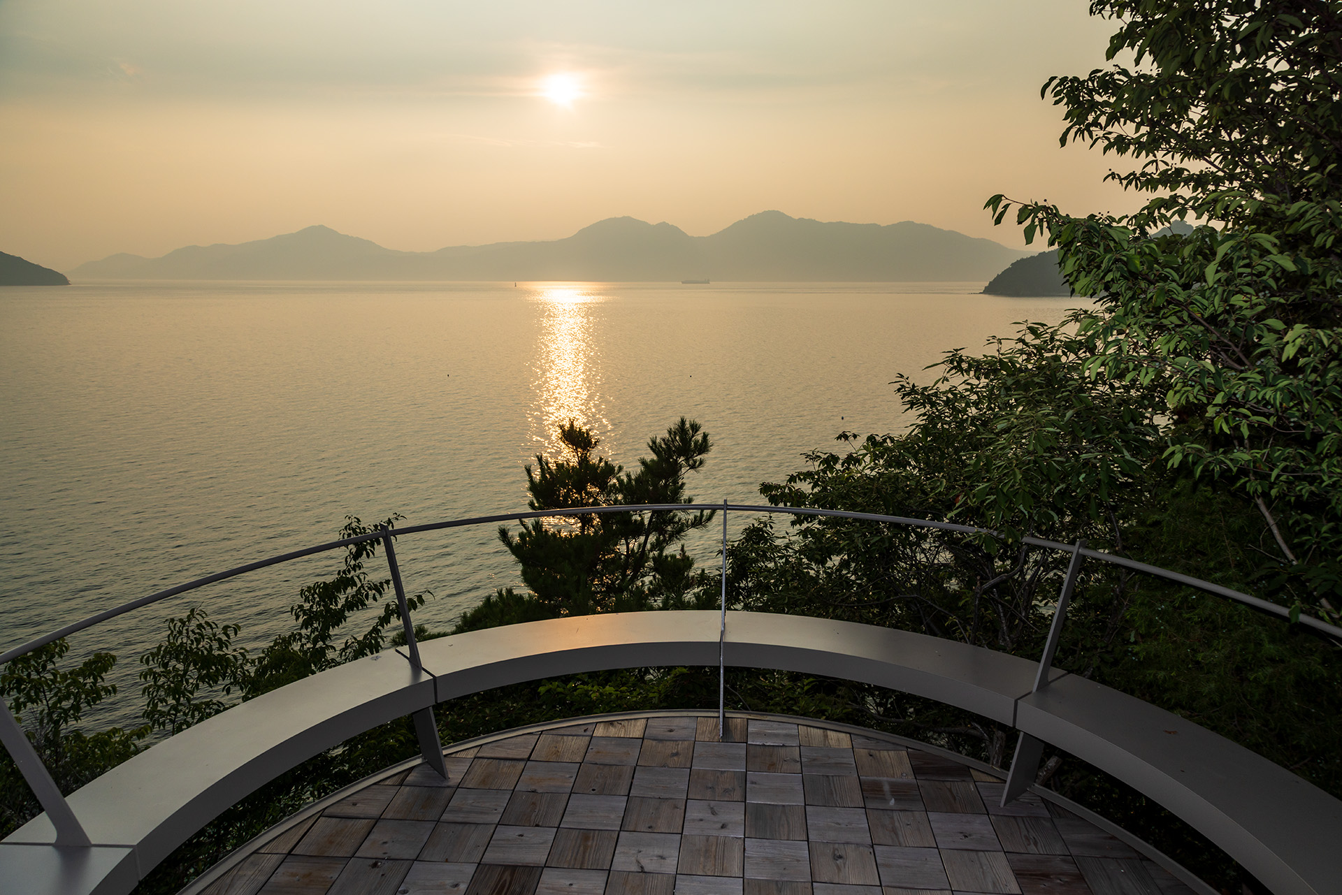 店の奥には展望スポットも。夕日が美しい……