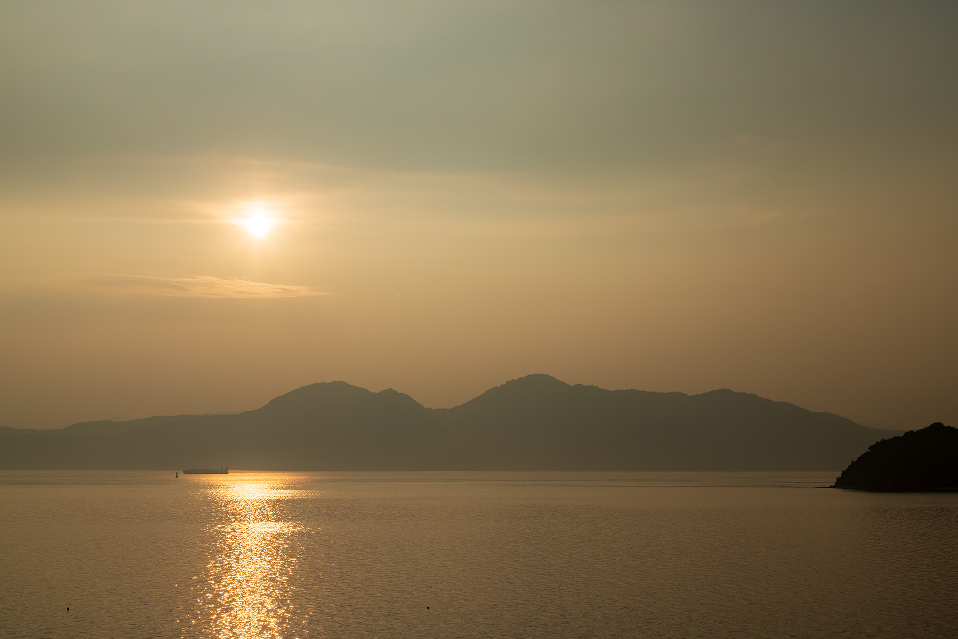 夕陽を満喫。見えているのは厳島