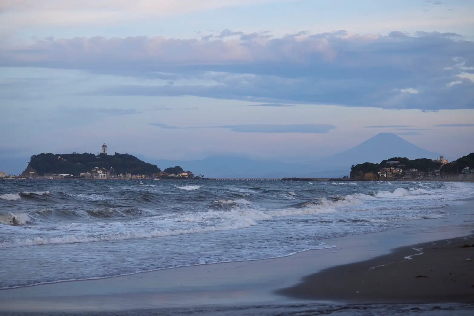江の島と富士山を望む景観