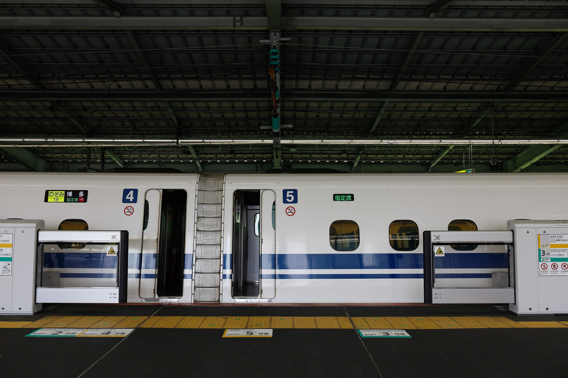 可動式ホーム柵があると確認する対象が増えるので、停車時間が延びる傾向がある