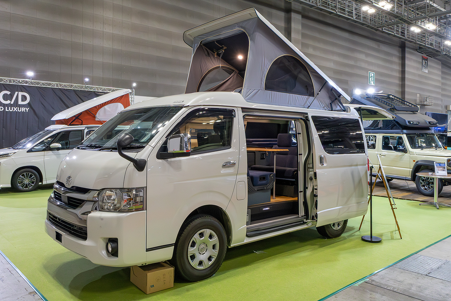 ホワイトハウスキャンパーの「リノモビ」。ベース車の選定もホワイトハウスキャンパーが行ない、そこに最新のキャンピングカー用の装備を架装していく