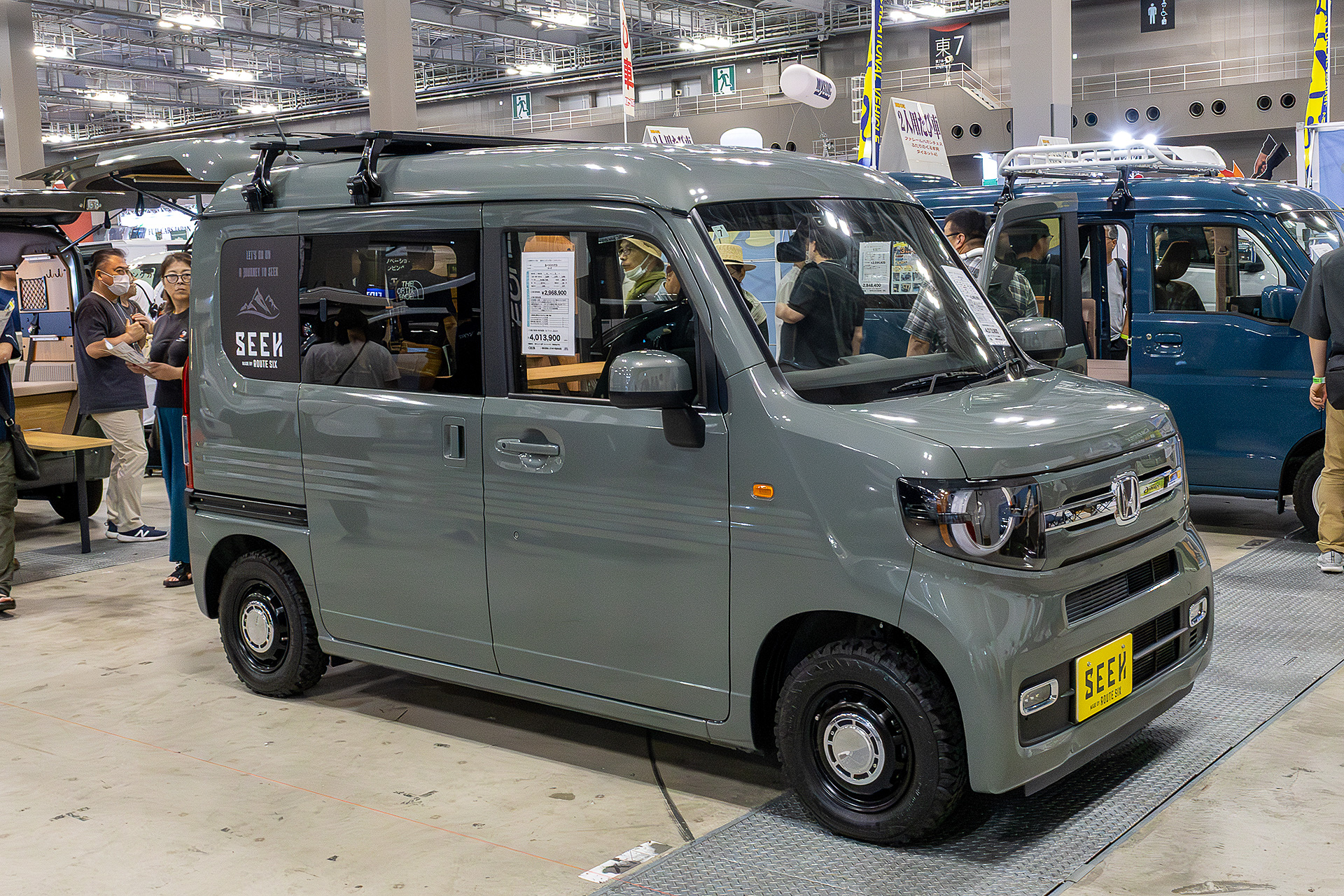ホンダのN-VANを使ったルートシックスの「シーク」というモデル。標準仕様は天井断熱、LEDダウンライト、収納、テーブル、ポータブル電源取り込みシステム付き。クーラー付きのパッケージやリチウムイオンバッテリー搭載パッケージもある