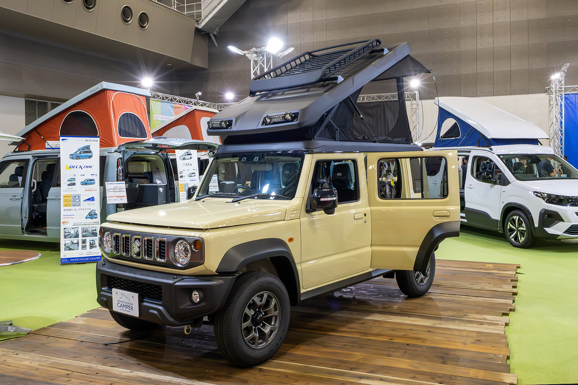 ホワイトハウスキャンパーのジムニーノマド ポップアップルーフ。現在は先行予約の受付中。車両持ち込みでの架装は行なっていないとのこと