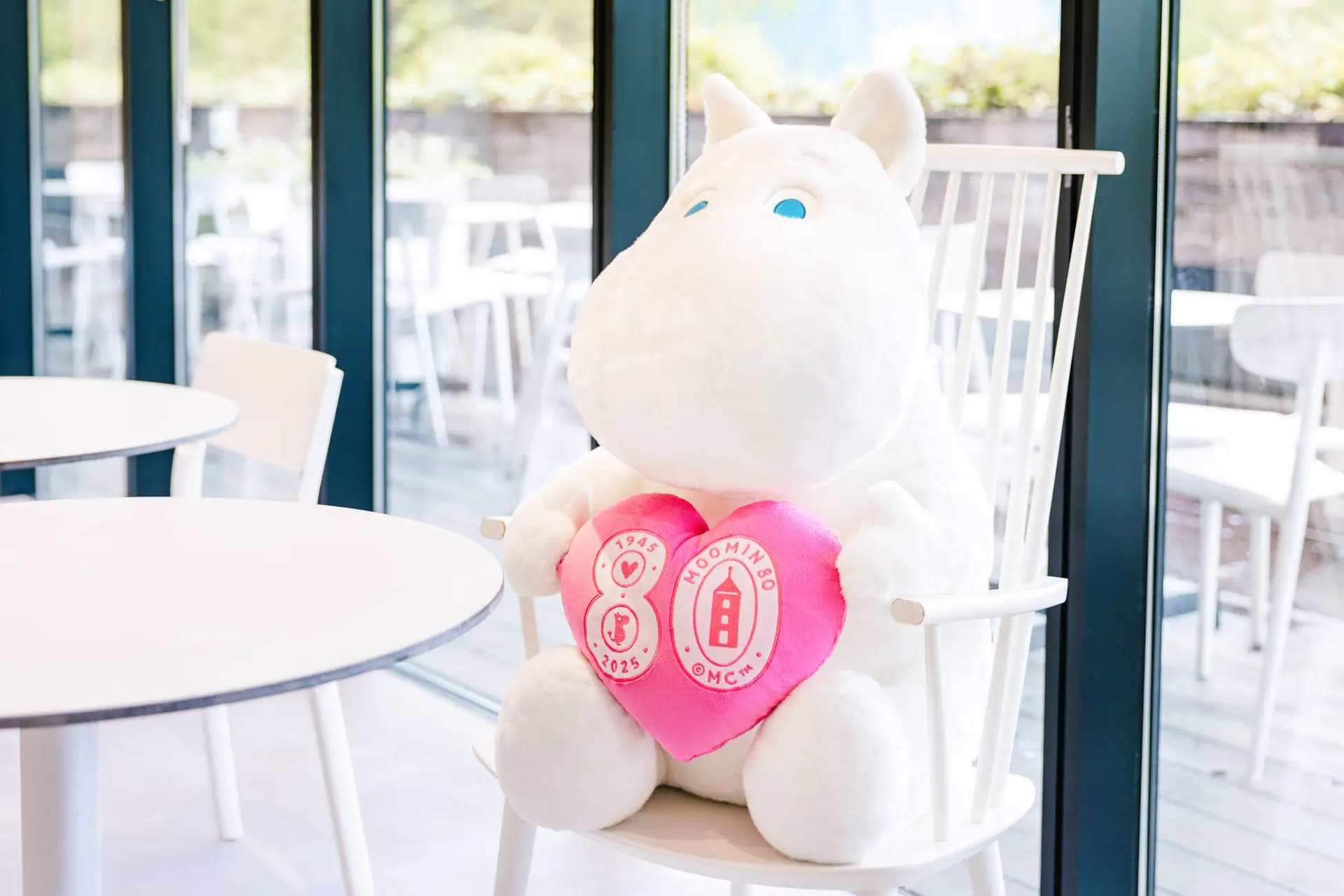 80周年記念「おすわりムーミン」
