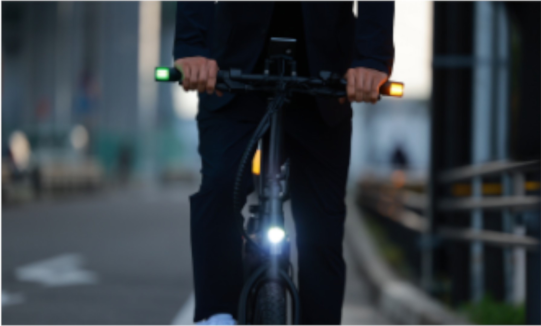 LEDとウィンカーを装備