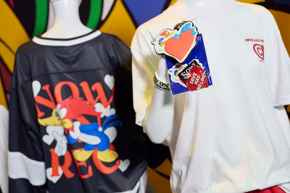 USJ ユニバ ×コインパ×長谷川慎 チャリティTシャツ　ユニセックスM LOVE HAS NO LIMITチャリティグッズ第三弾 SNS世代に話題の 覆面