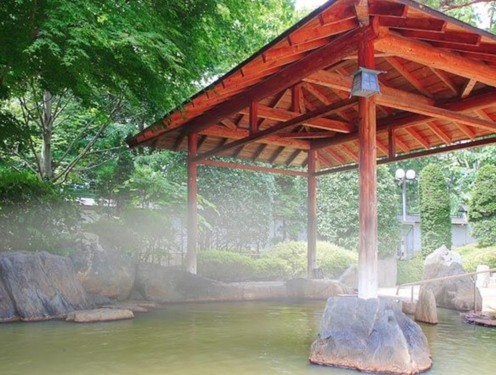 夜の参加賞「篝火の湯 緑水亭 平日限定ペア宿泊券」（3日間で計3名）