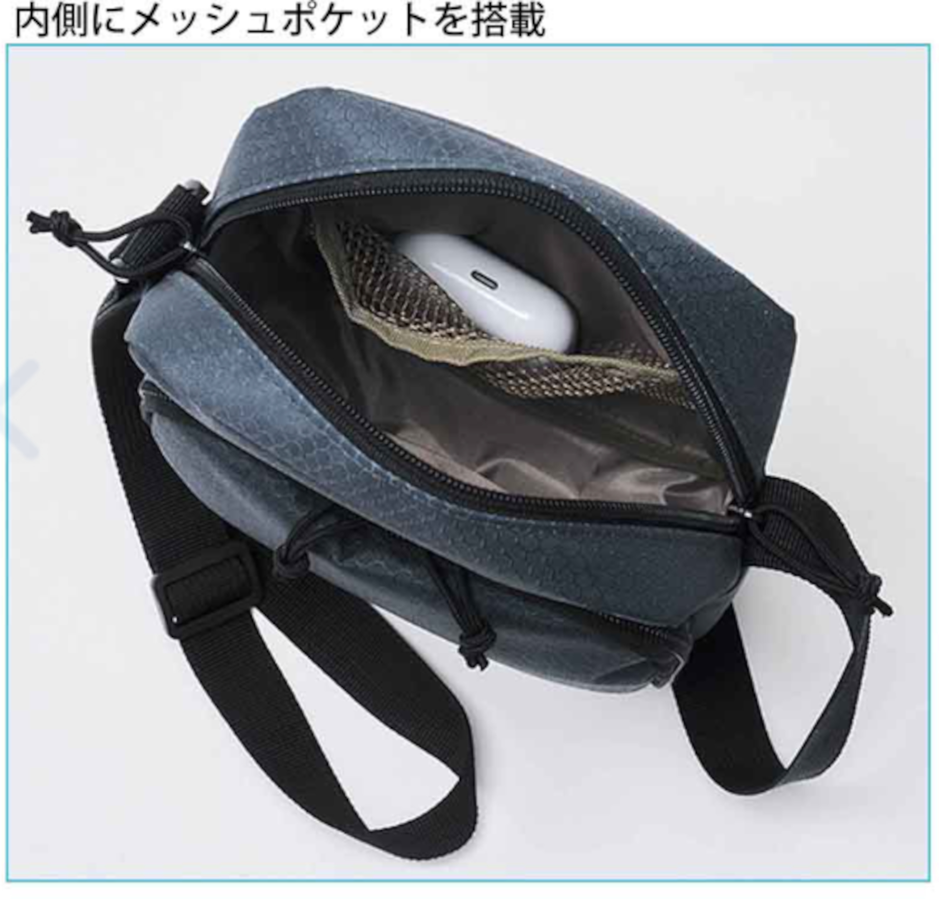 見た目はスッキリなのに、ガバッと大きく開く前ポケットが特徴。メイン室にはメッシュポケットも備わる