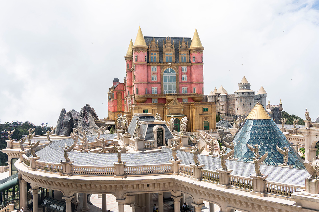 山頂に着くと、ヨーロッパの世界が広がっていた