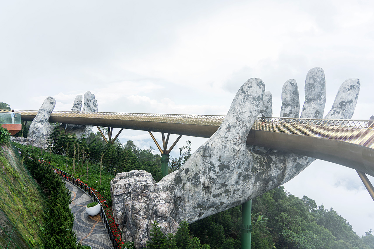 SNSなどで「神の手」と呼ばれるようになった