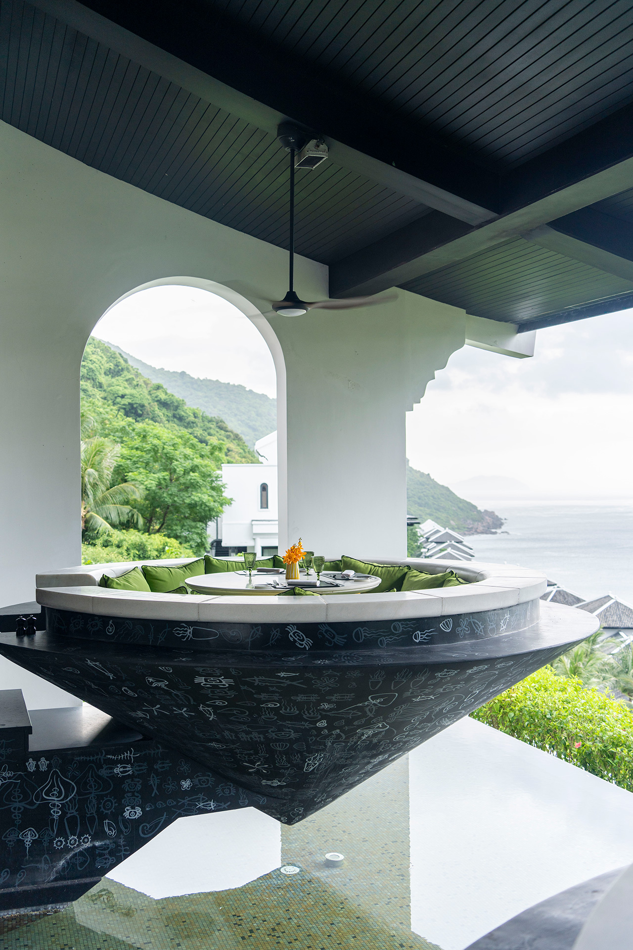 話題の特製ノンラーテーブル（テラス席）