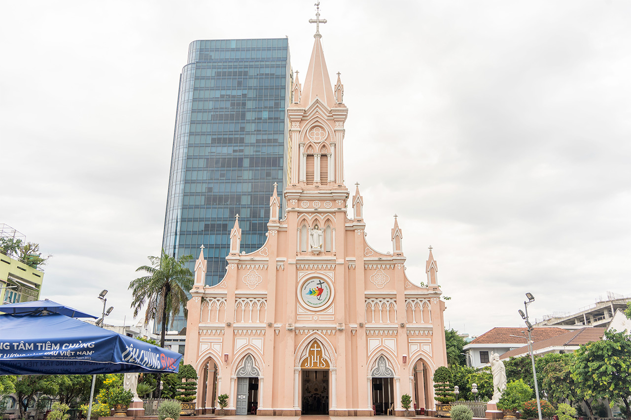 フランス統治時代の文化を感じられる「ダナン大聖堂」