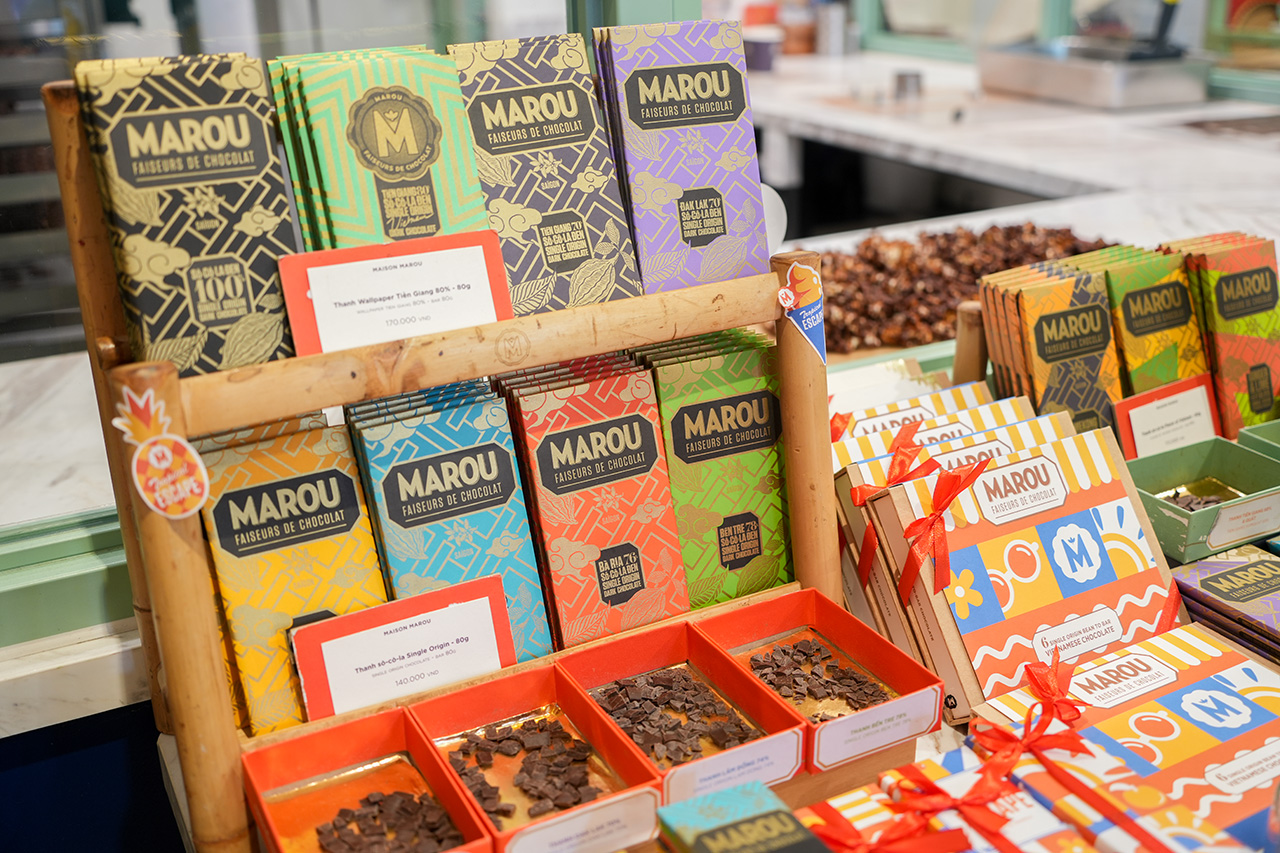 6つの産地から選べる「シングルオリジンチョコレート」（80g 14万VND、約784円）