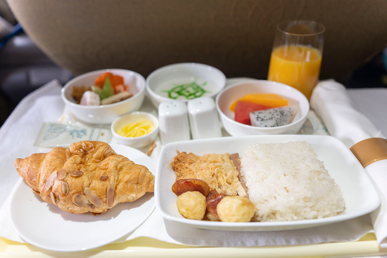 おこわ、ベトナムポークハム、ソーセージ、玉子