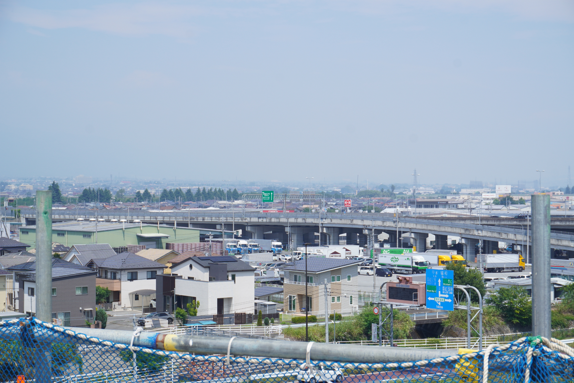 常永川橋りょうのすぐ北には新山梨環状道路（南部区間）が走る