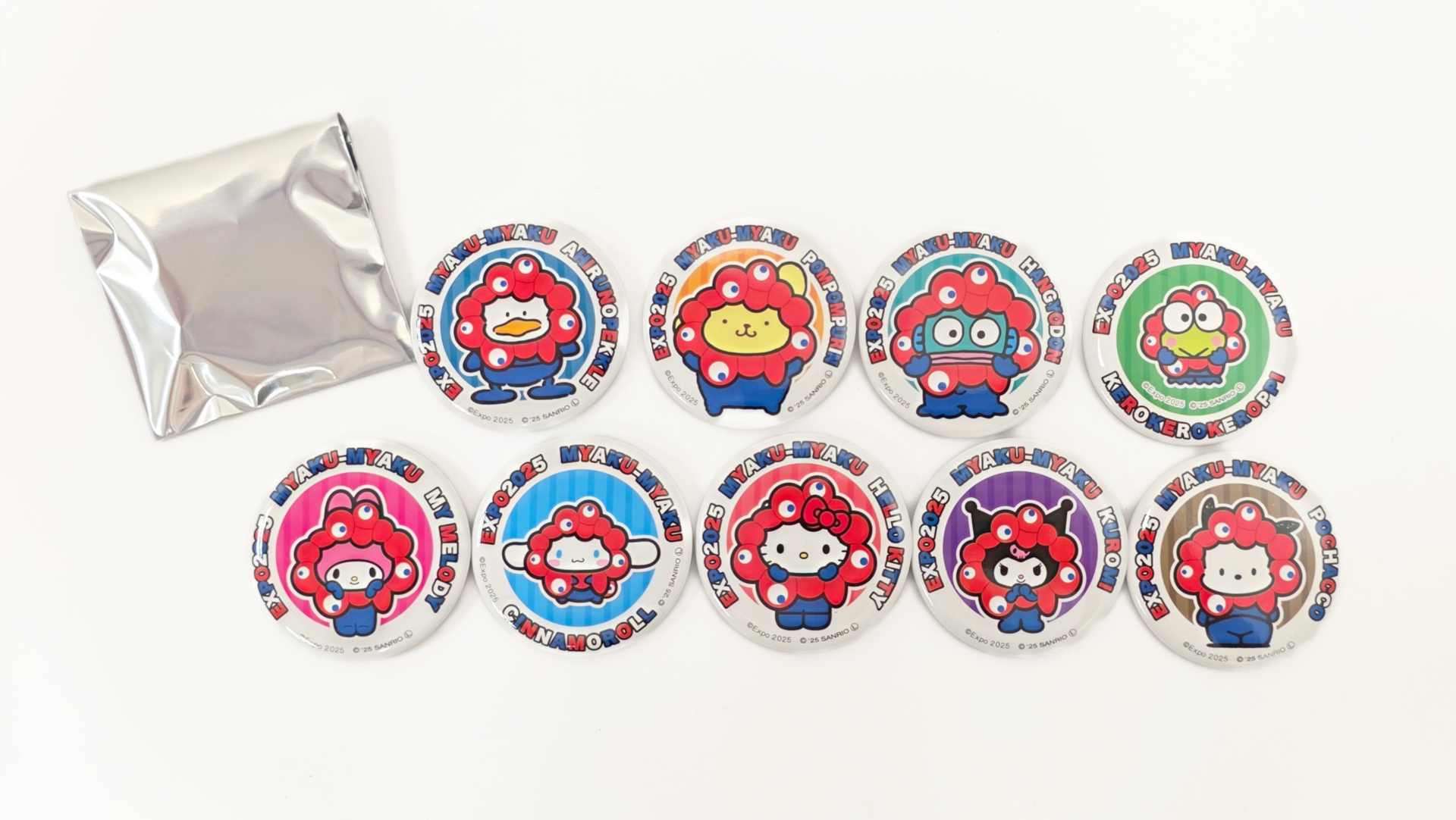 缶バッジ 全9種＋シークレット1種（1個660円、販売中）