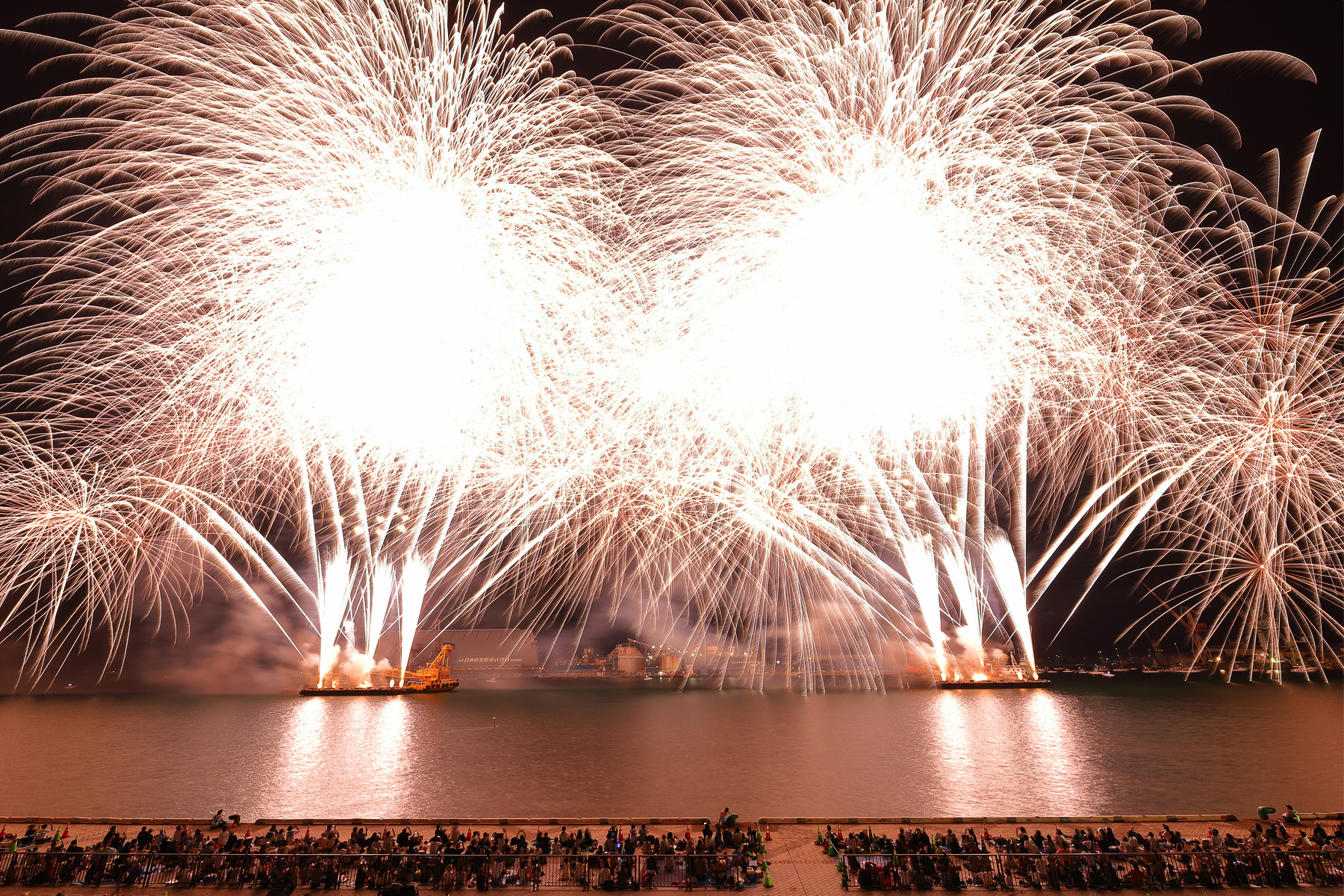 フィナーレ。予想して絞り込んで撮影してみたが予想外に明るかった。いいものを見た