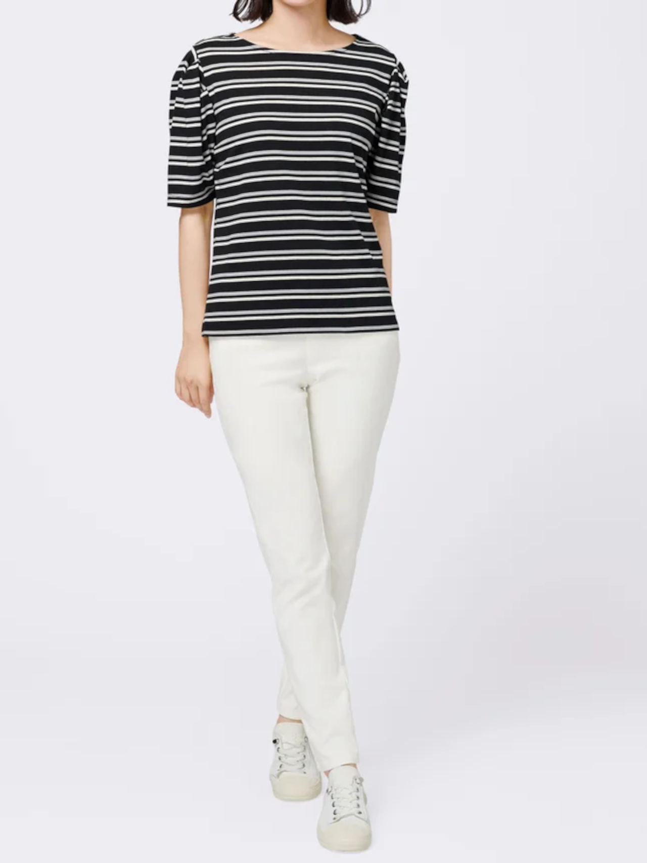 仕事からデイリーまで使える「マジックベルトストレッチパンツ ホワイト」