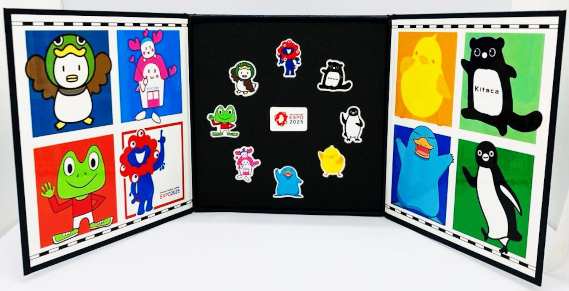 万博ロゴ、ミャクミャク、JR7社キャラクターたちの計9個ピンバッジが特別なケースにおさまったセット。立てて飾ることもできる