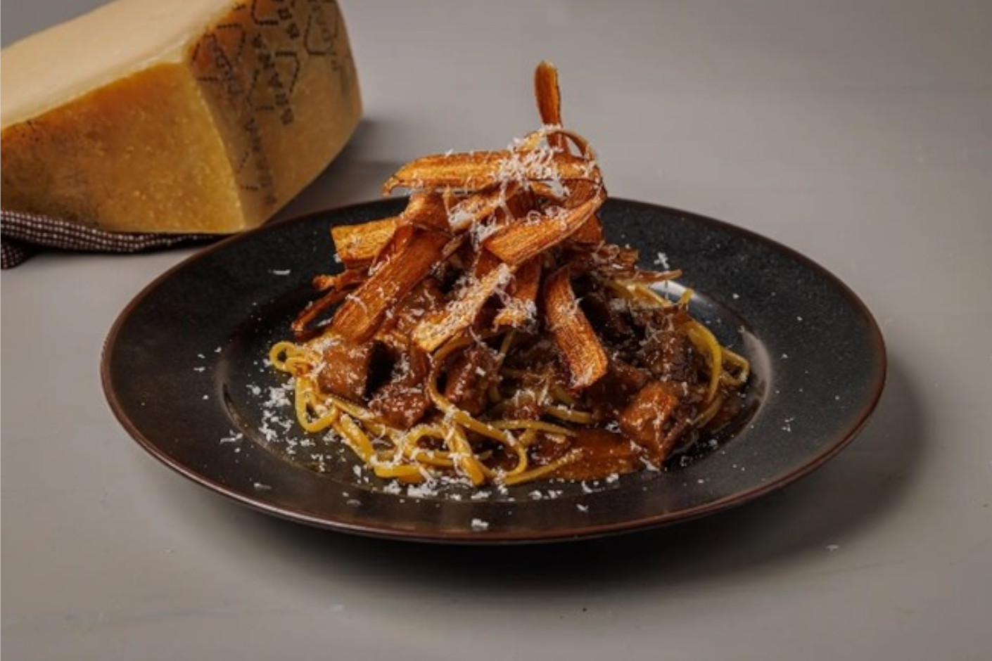 「BASE445」はご当地食材を使用したメニューを提供