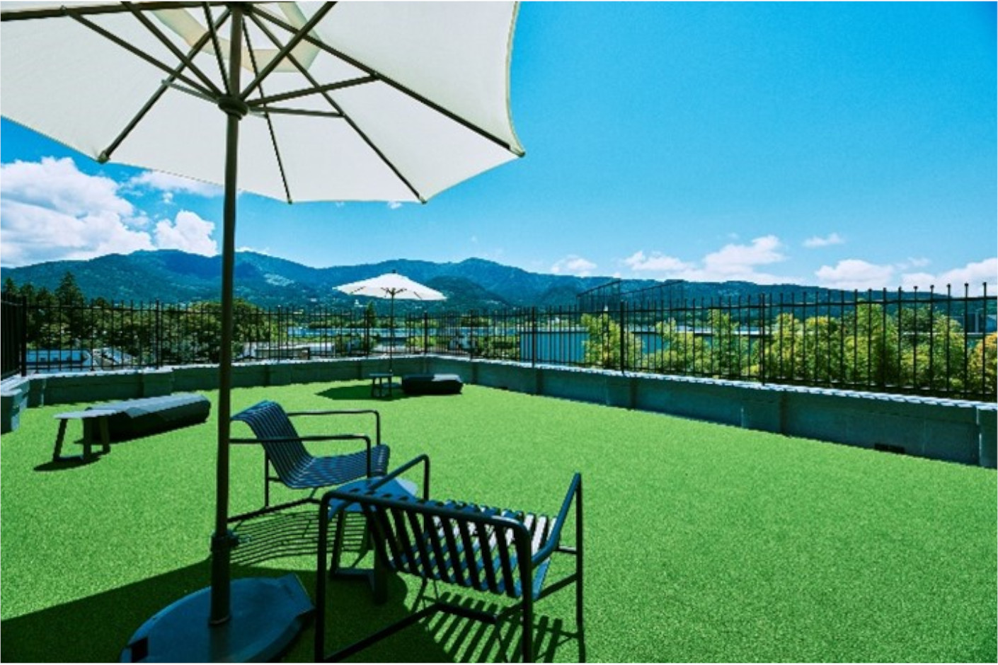 別棟の屋上はドッグランに