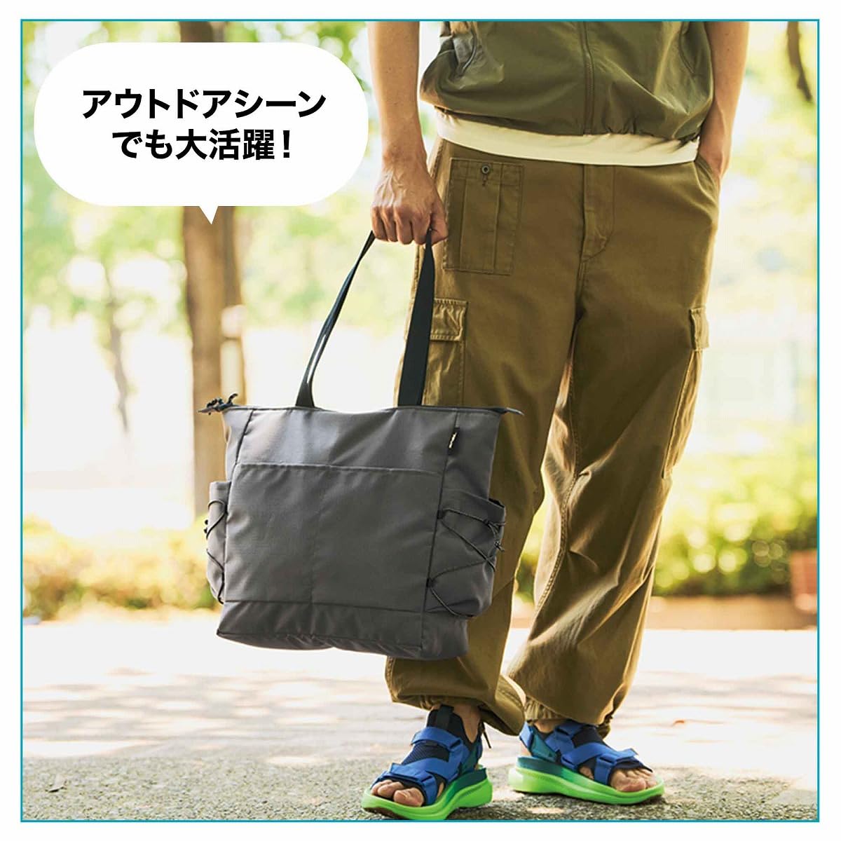 川キャンプや海水浴シーンにも使えそう。水に強い「Teva」のサンダルとコーデするのも〇