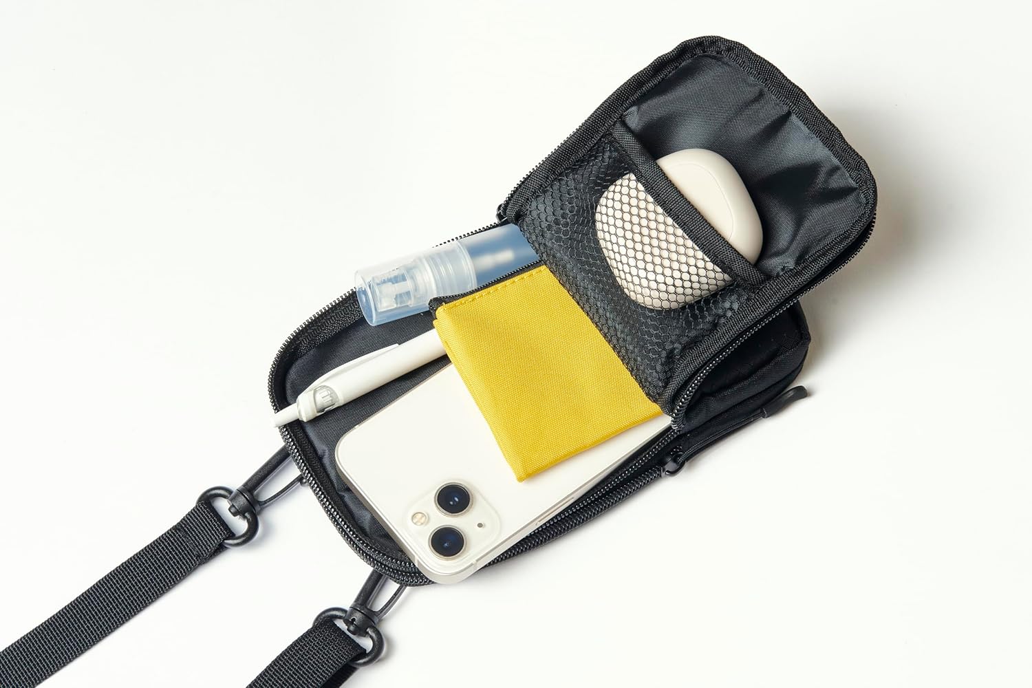 スマホやお出かけに使う小物が入る