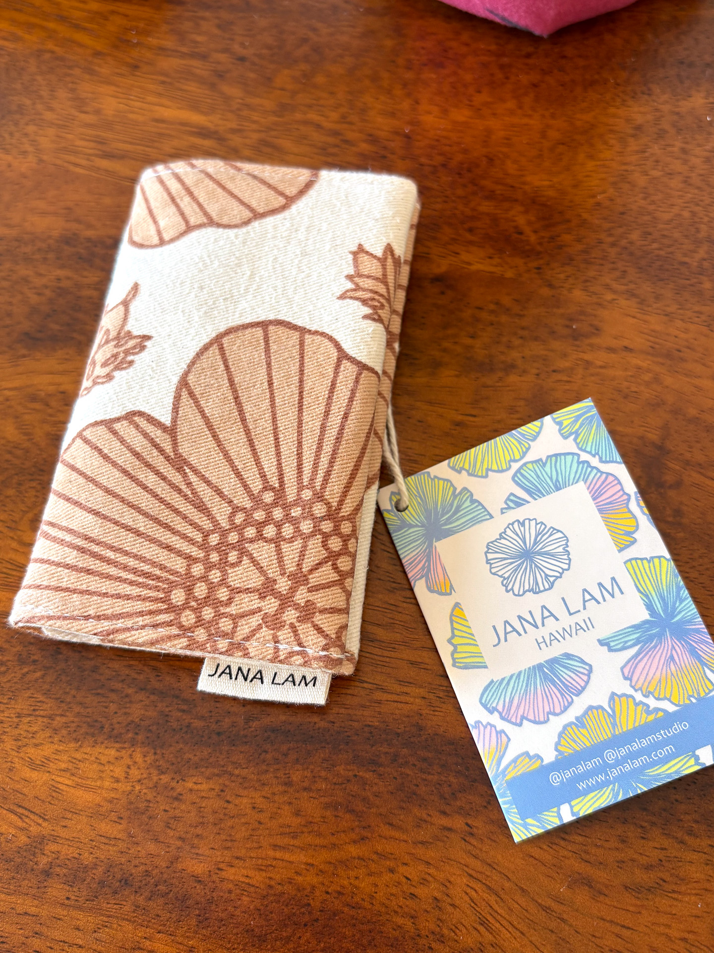 オリジナリティあふれるジャナ・ラムのカードケース