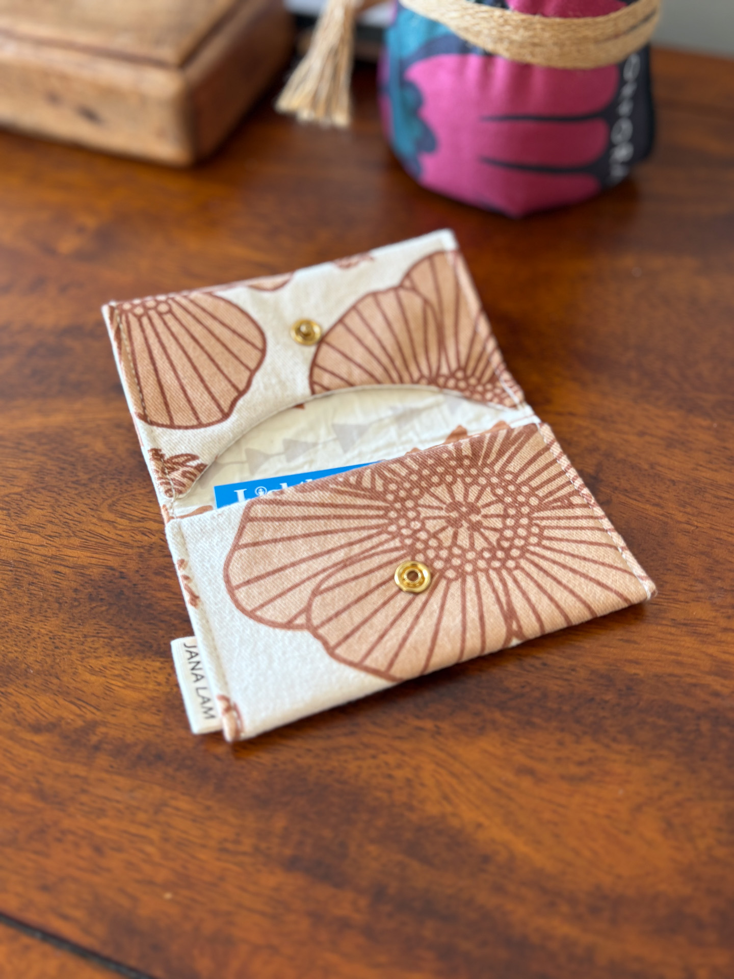 名刺入れとして日々持ち歩いている