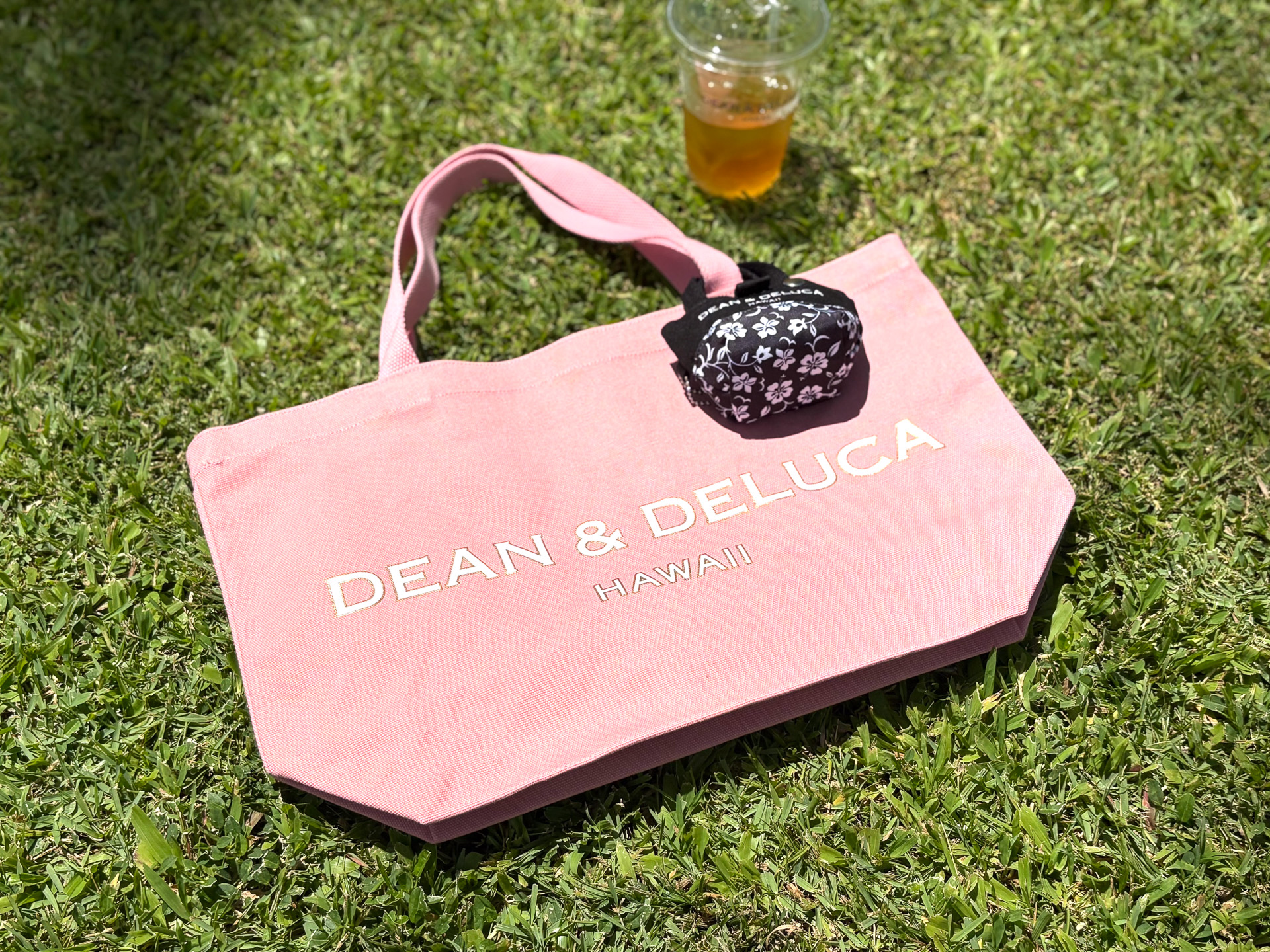 開店前から大行列ができる新色トートバッグ