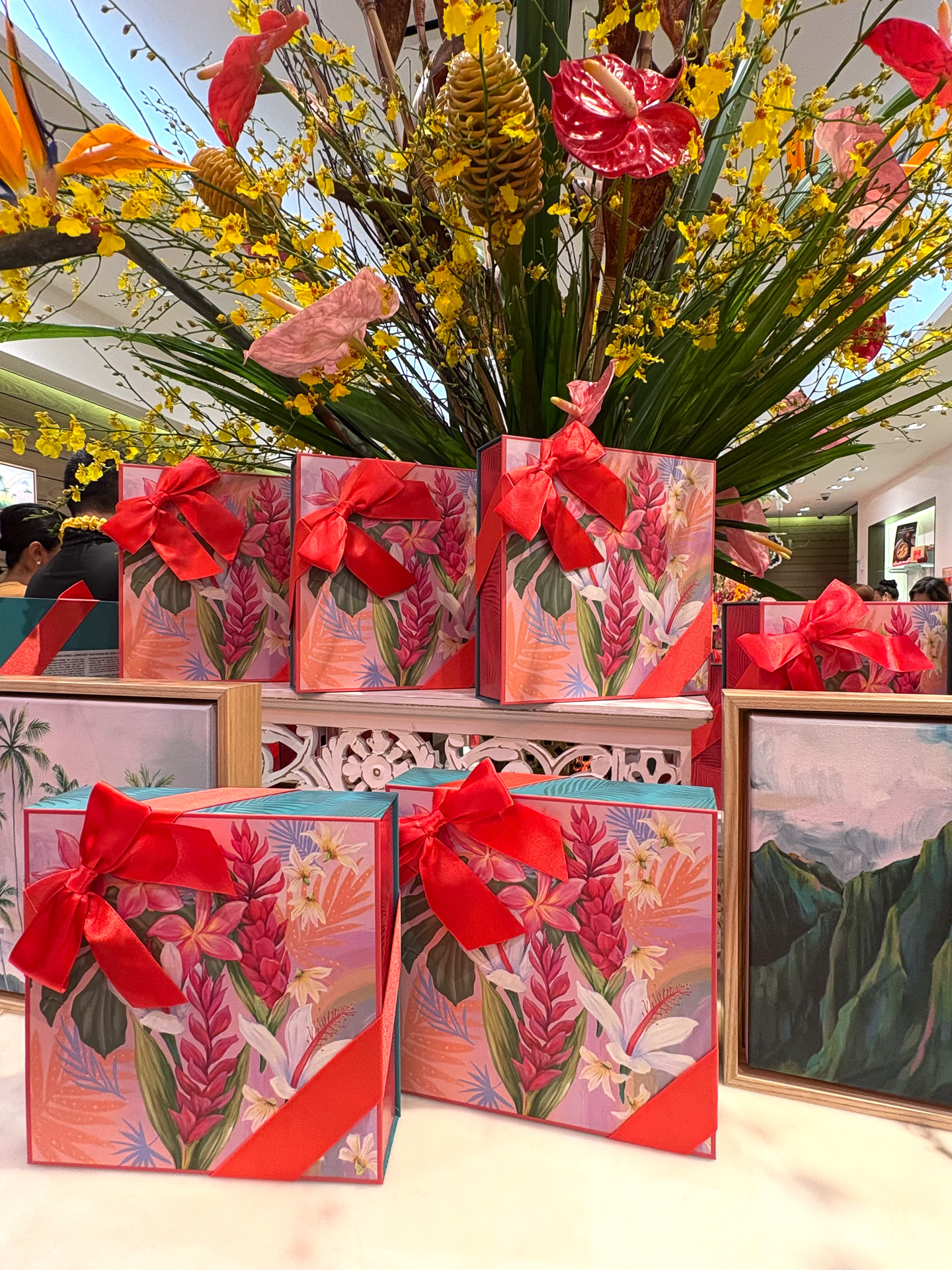 ローレン・ロスが描いたコラボレーションボックス