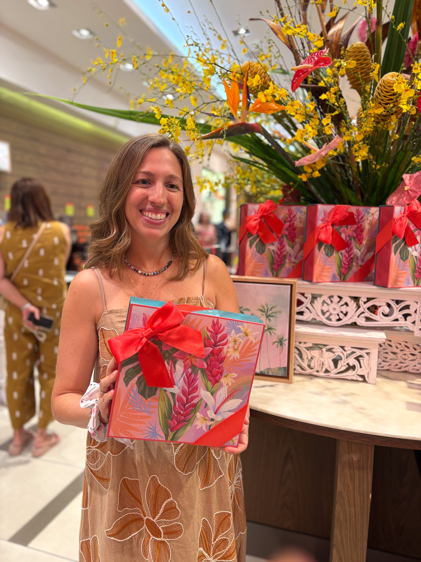 2009年にホールフーズ・マーケットのアーティストとしてハワイに移住後、ハワイの著名ローカルアーティストとなったローレン・ロスさん