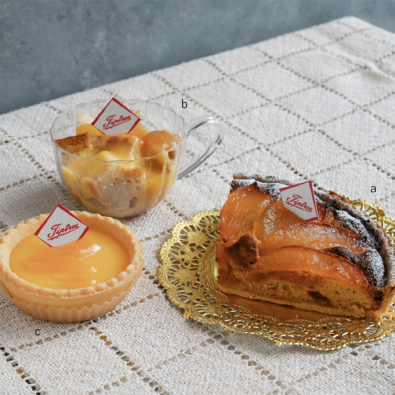 後半「チップトリーティールーム」。マーマレードアップルタルト（724円、各日20点）、レモンプディング（441円、各日20点）、レモンカードパイ（441円、各日30点）