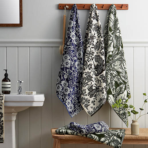 「バーレイ」のべデックタオル（フェイスタオル各3850円、バスタオル各8800円、ワイドタオル各1万1000円）