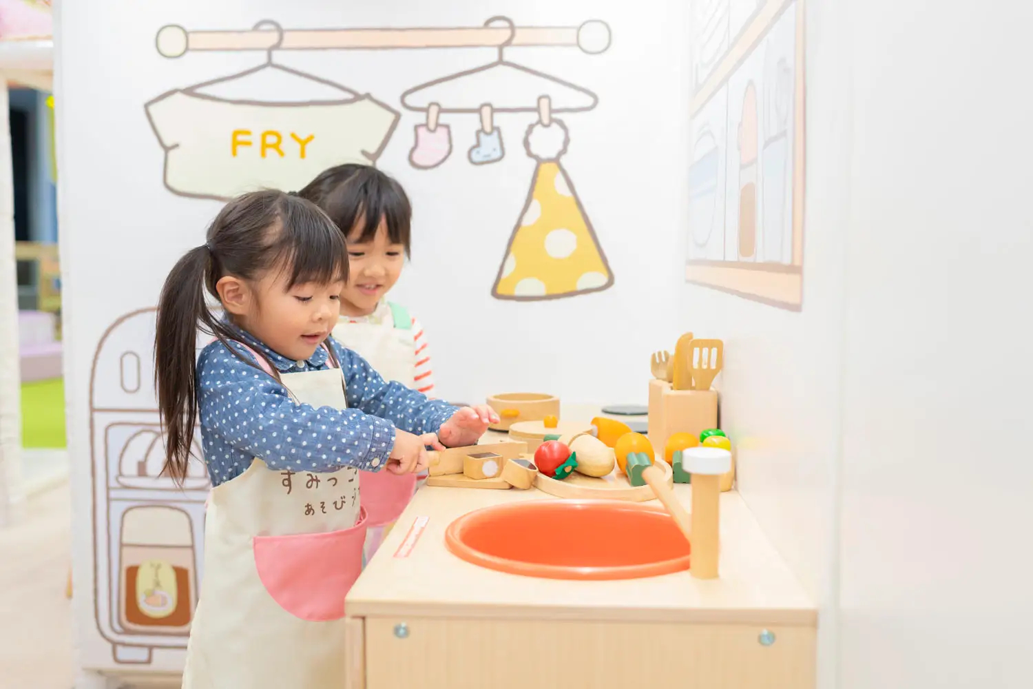 おままごと用にオリジナルのエプロンも用意