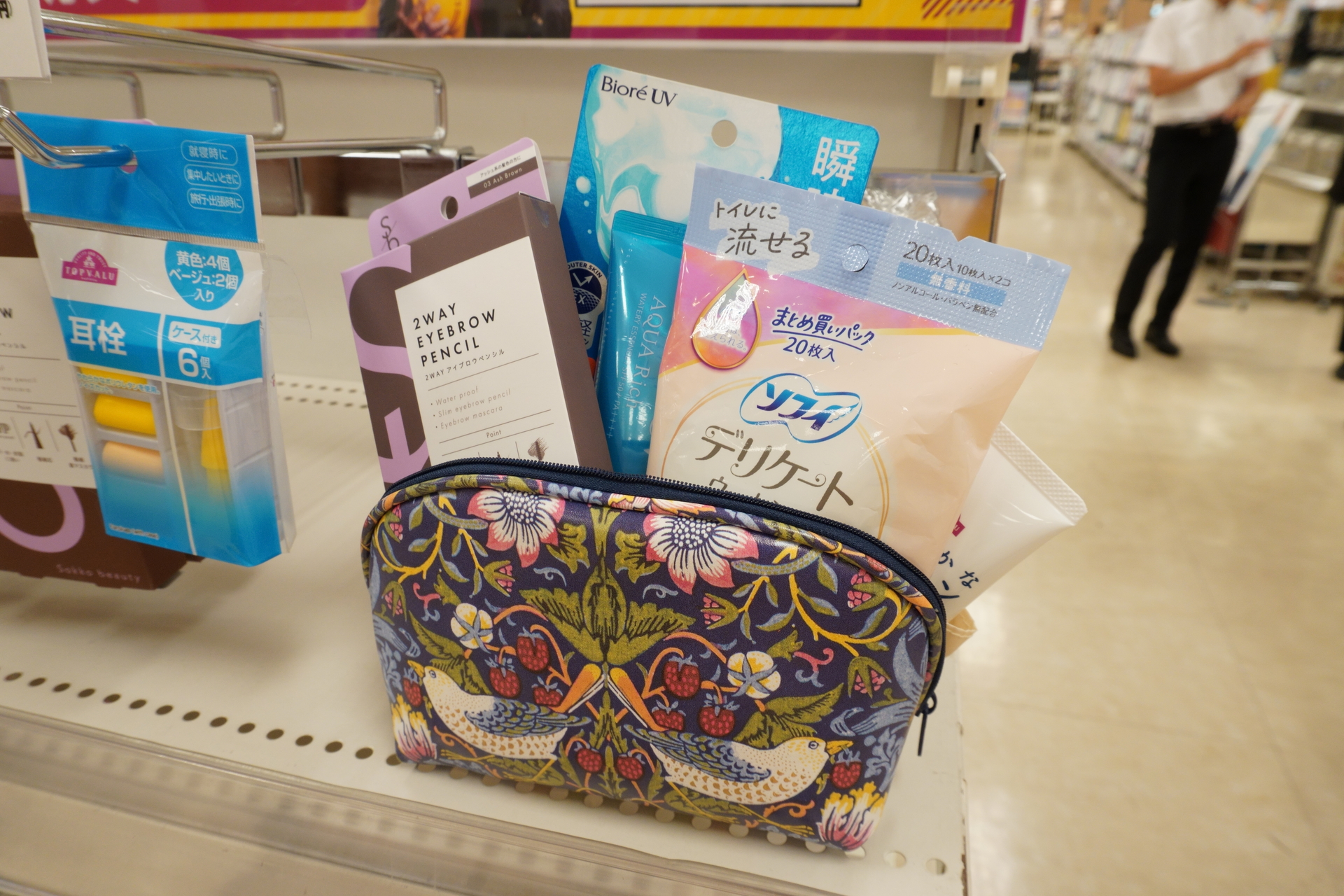 日焼け止めクリームやワセリンなど、必要なアイテムを厳選