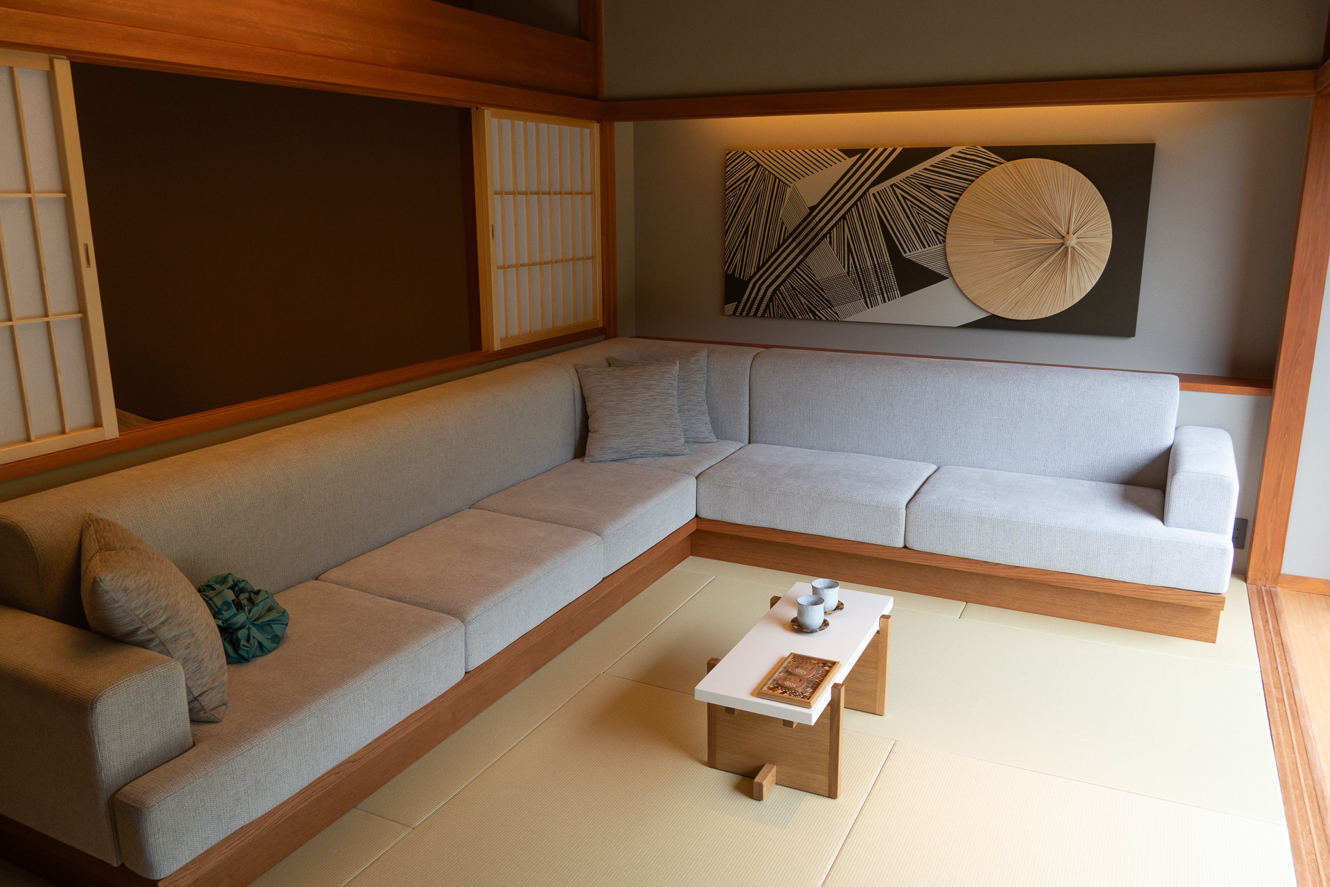 リビングは和モダンな設え