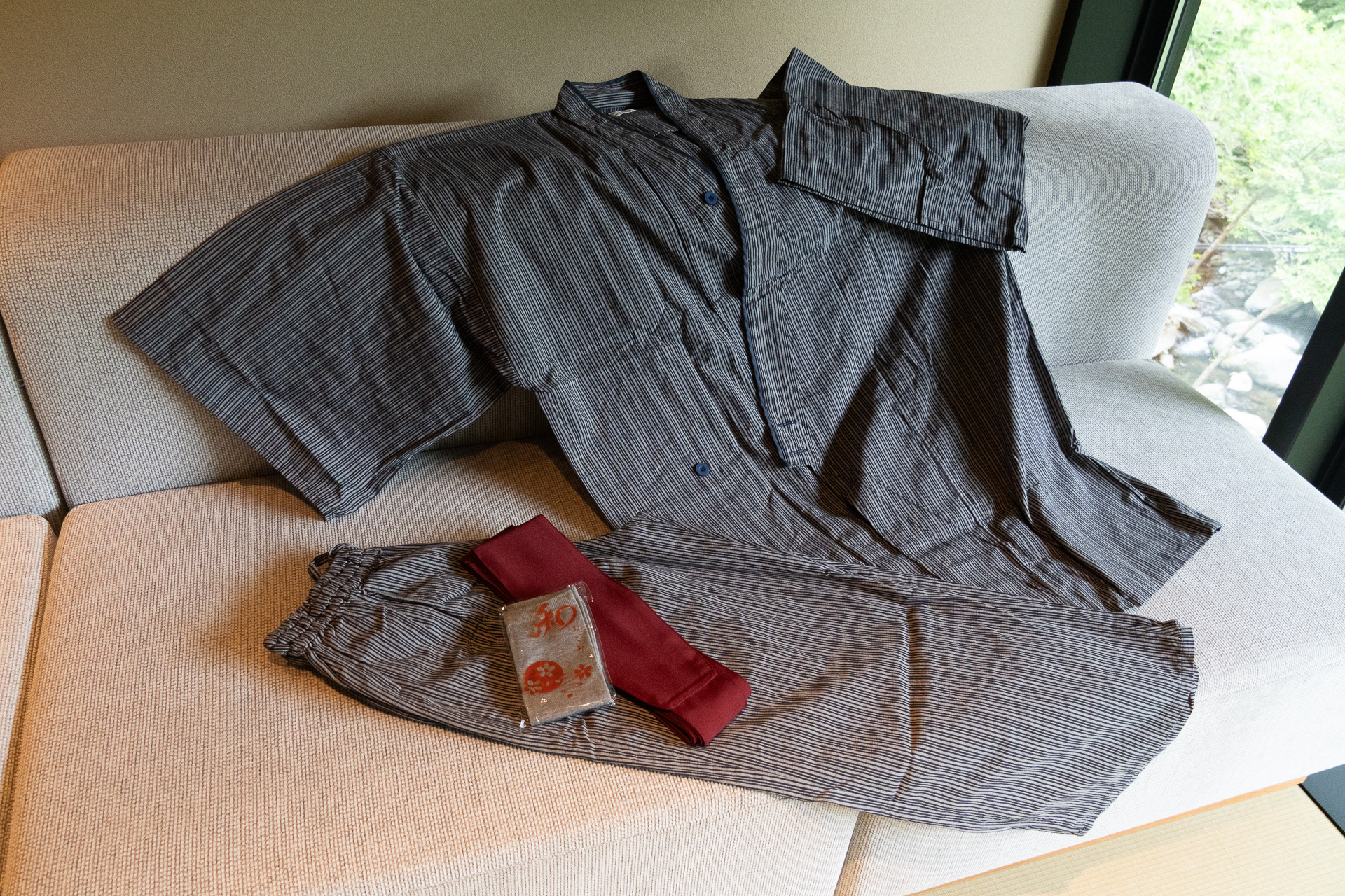 浴衣は上下分離タイプなので、着慣れない人も安心