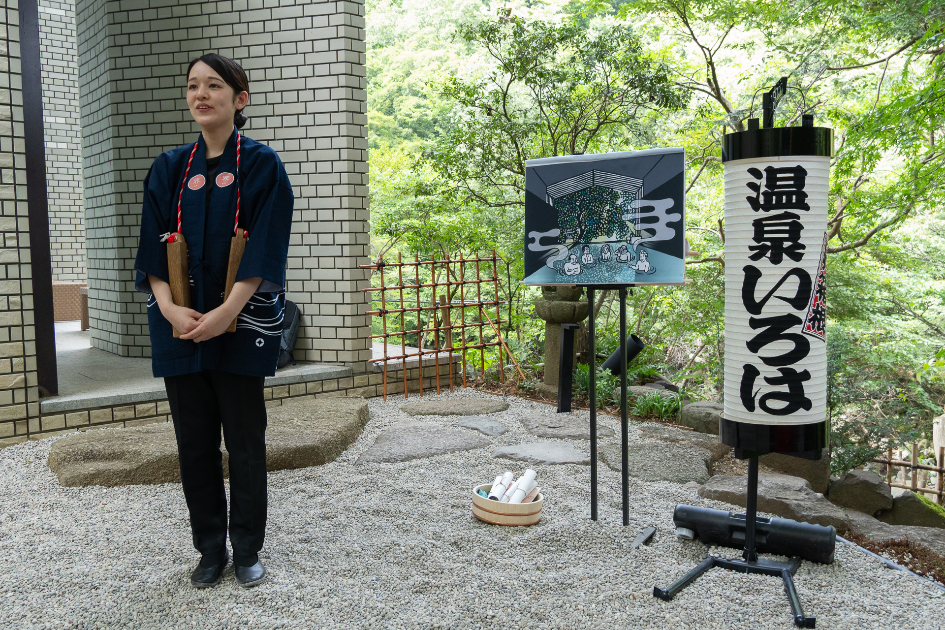 さわ茶屋の横では、界の湯守りによる入浴法の紹介などを行なう「温泉いろは」のプログラムを実施