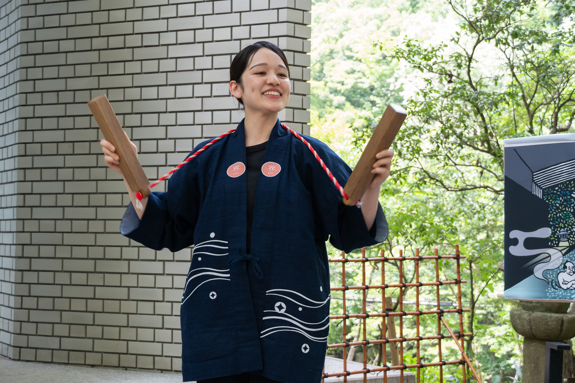 毎日16時15分になると拍子木を鳴らして呼び込みを行なう