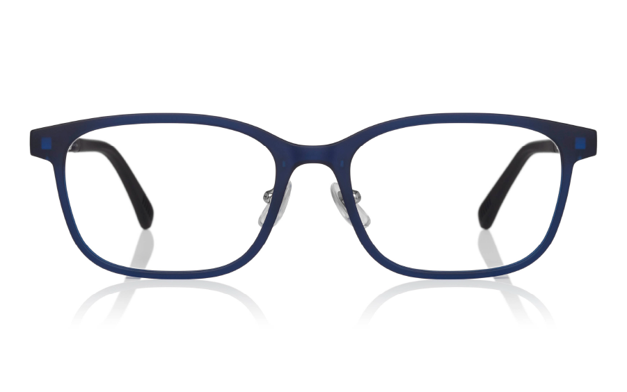左から、ビジネスルックな「KM1154X-4A C1 マットブラック」（1万5000円）と、リラックスできるおうち用の軽いメガネ「AU2123N-5S C4 マットネイビー」（1万5000円）