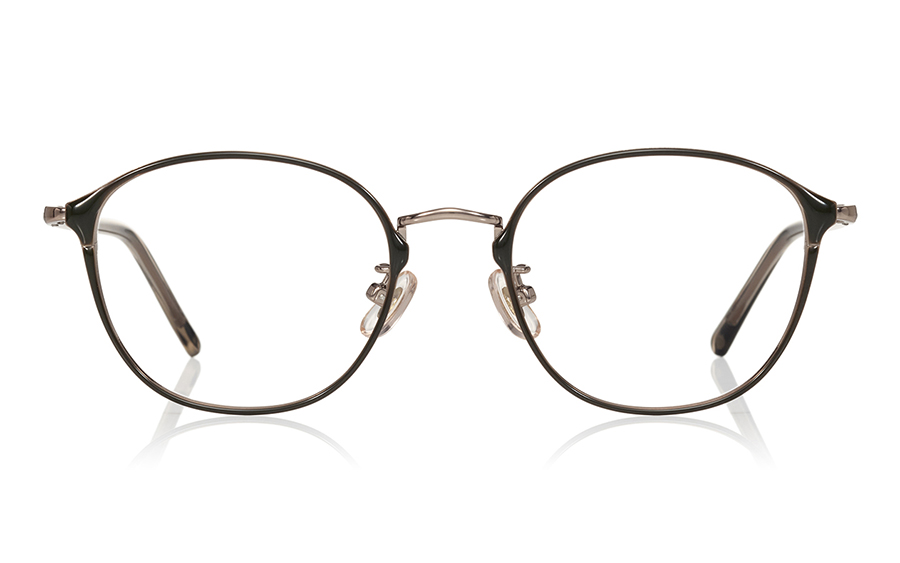 左から、子供の初めての視力ケアにも選びやすい「GB1042B-4A C4 カーキ」（1万3000円）と、親子でリンクコーデも叶う大人メガネ「JU1025G-5S C3 ネイビー」（9000円）