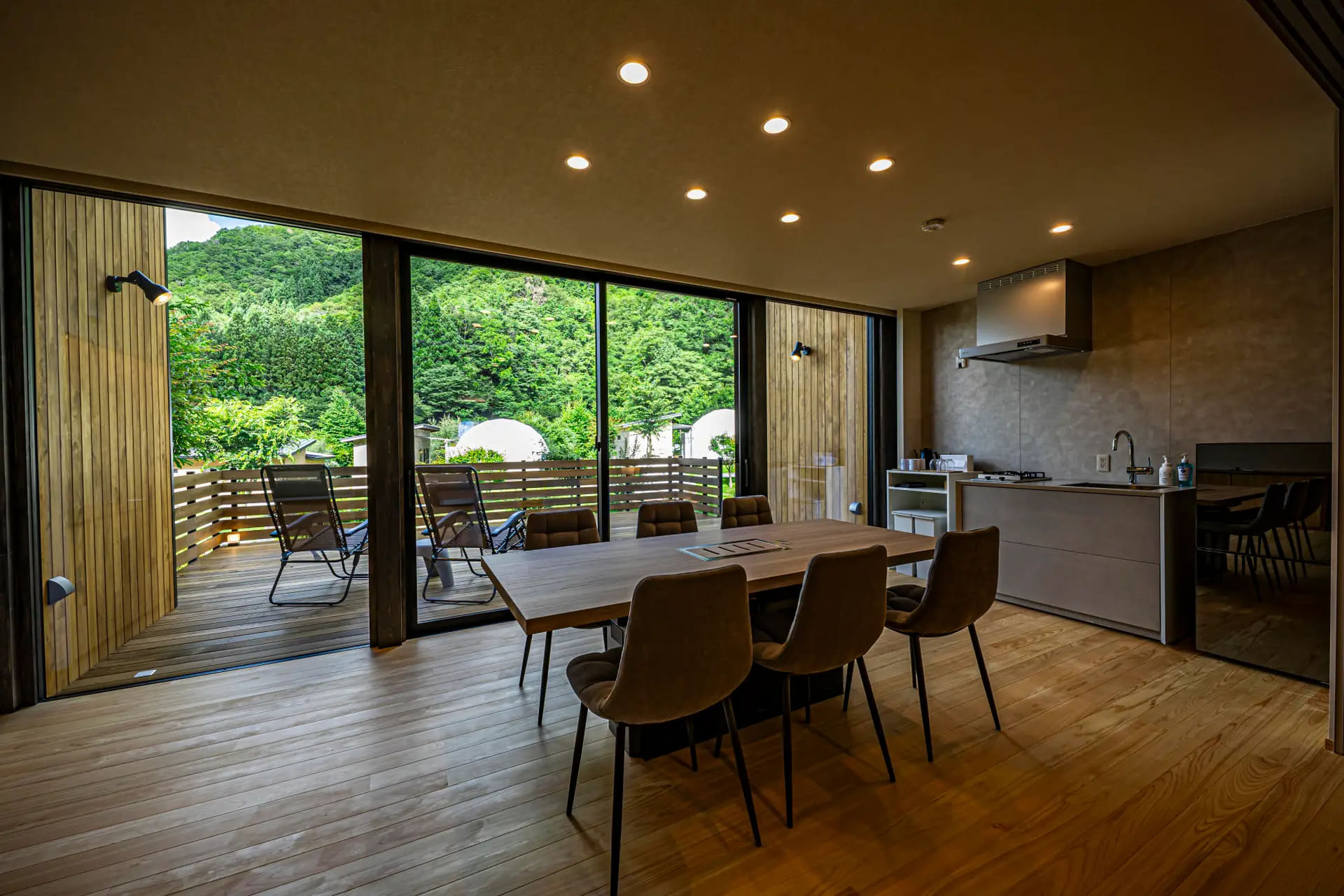 1階ダイニングスペース