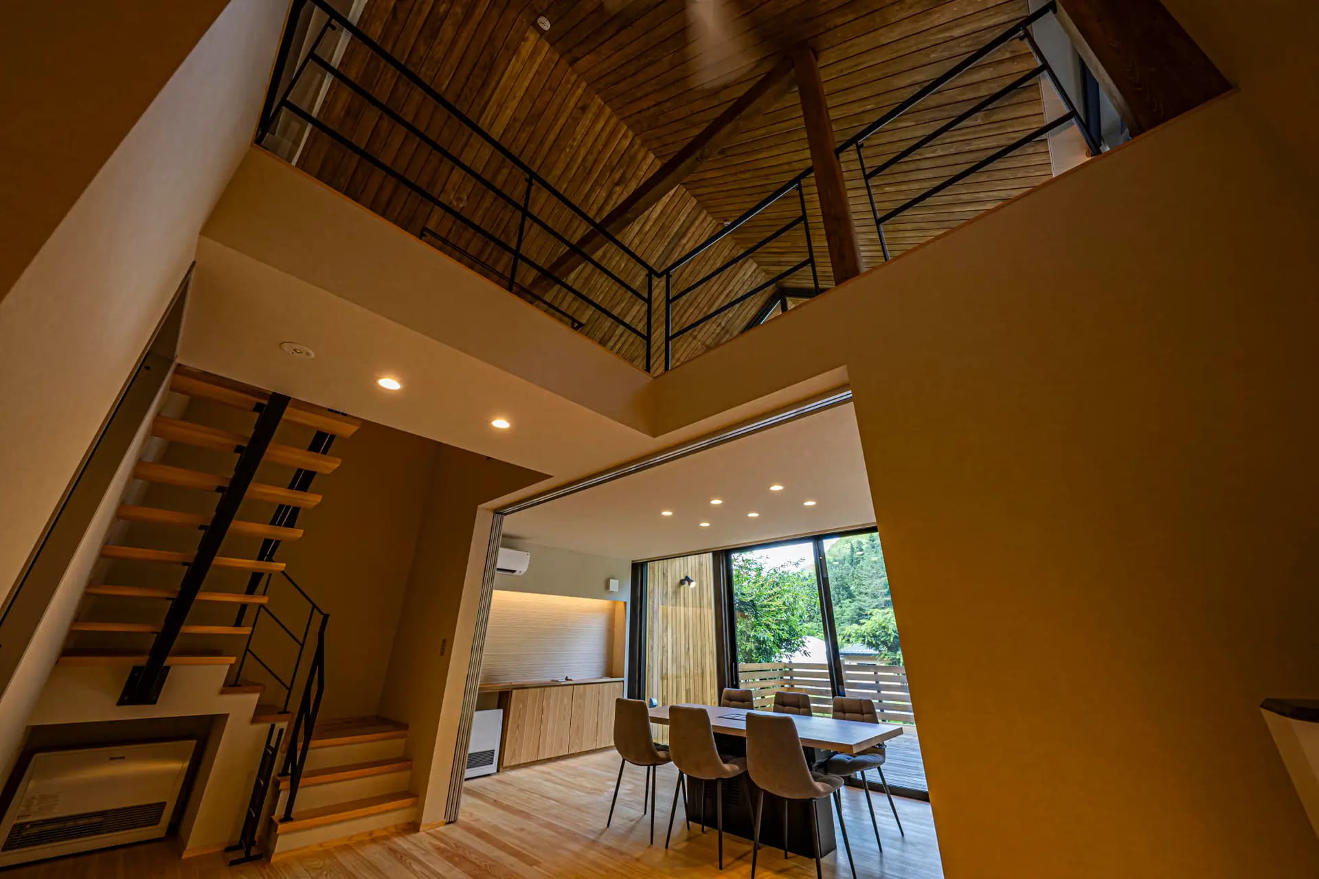 国産ヒノキ100％の木造2階建て