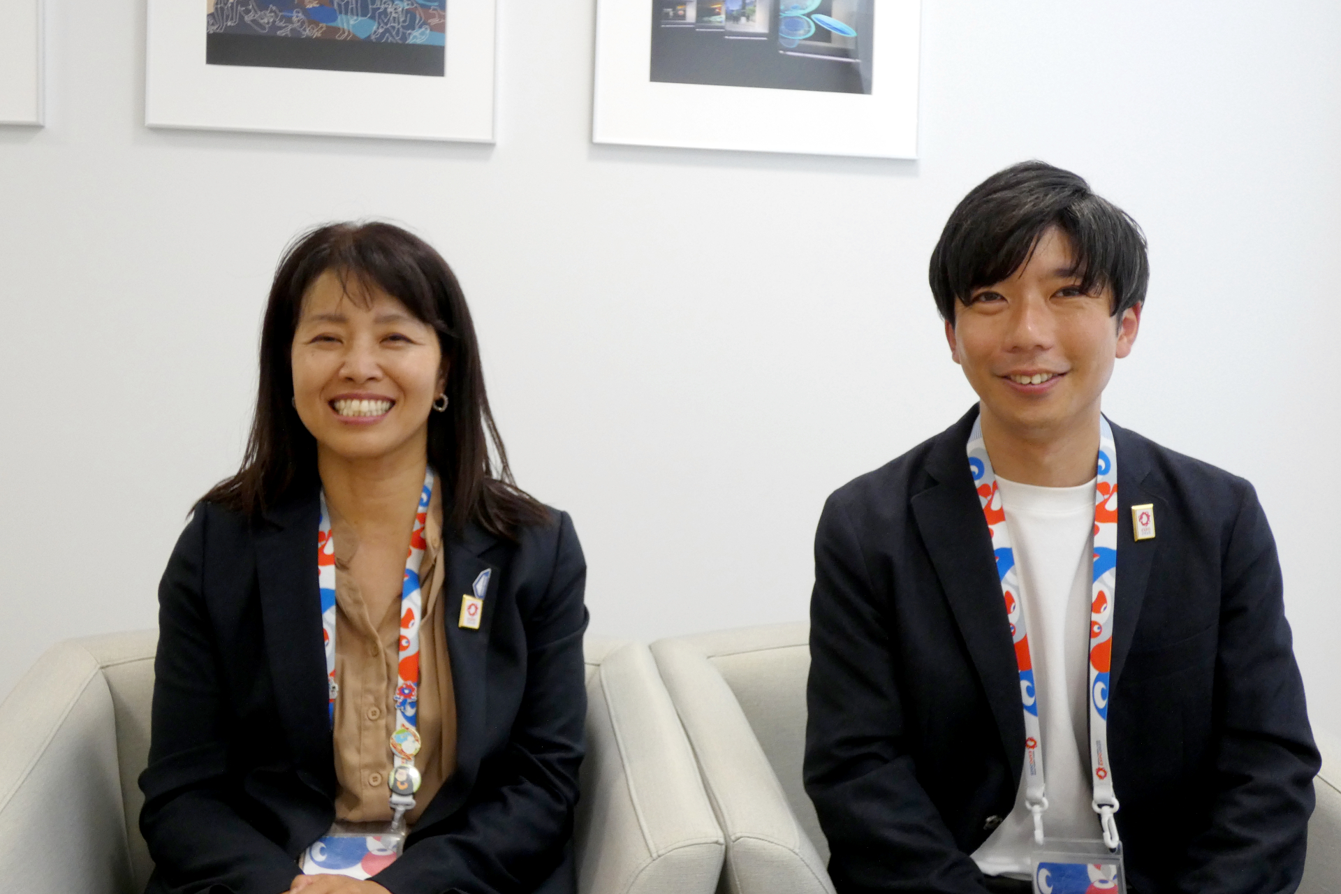 KDDI ブランド・コミュニケーション本部 ブランドマネジメント部 大阪・関西万博準備室の室伏宏通氏（右）と西田清美氏（左）