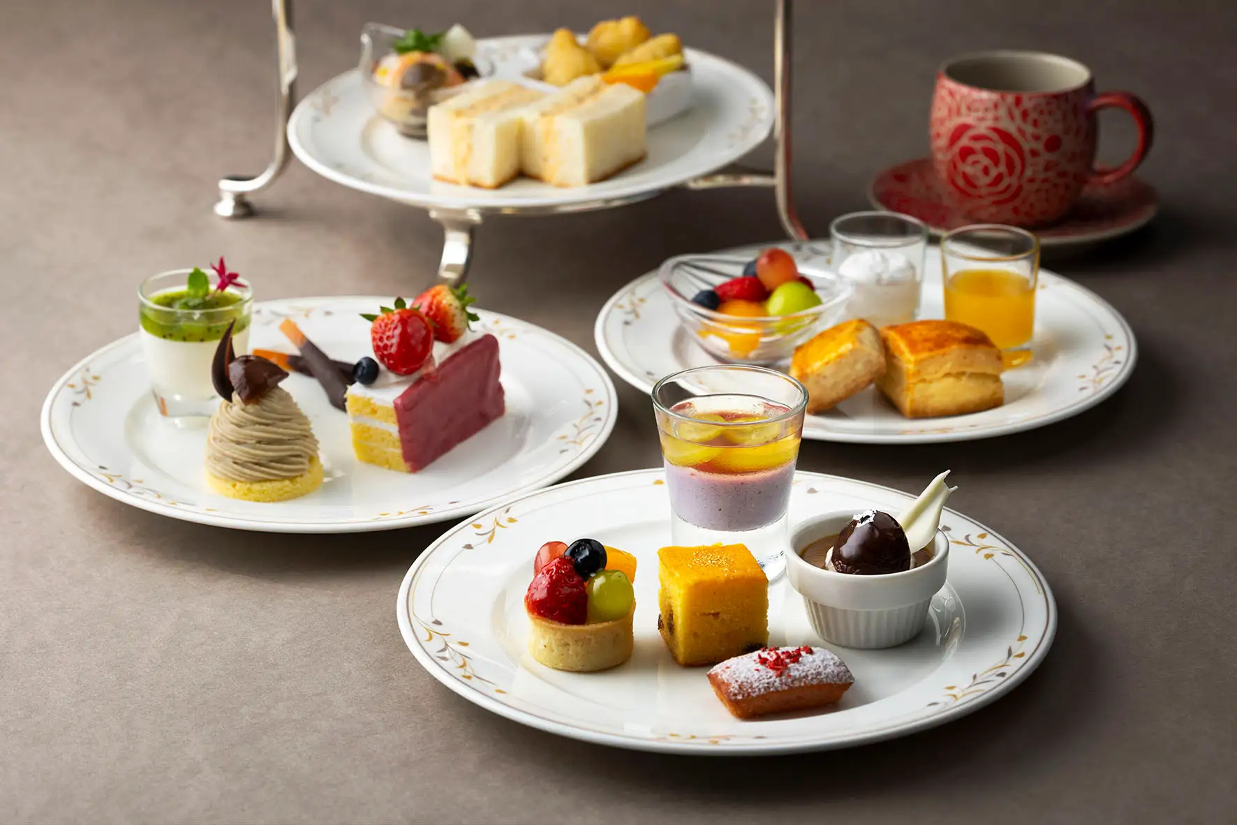 ぶどう、栗など秋の食材を使ったアフタヌーンティー