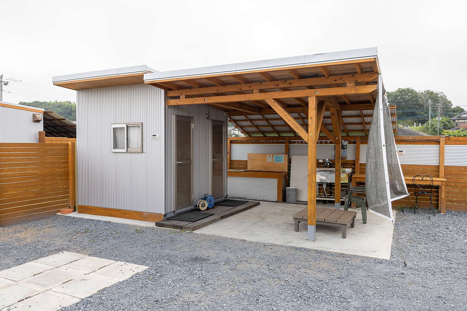 シャワールームとトイレはサイトごとに用意している。これはほかでは見たことのない豪華な環境