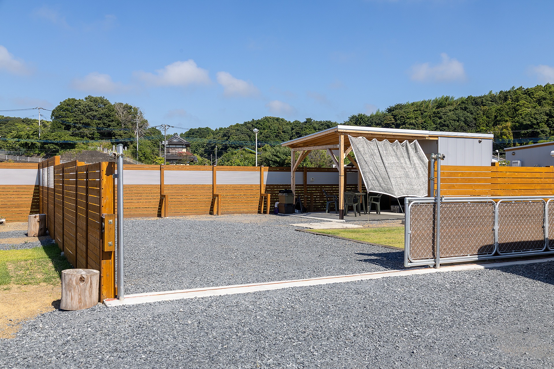 こちらはサイト2。サイト1と比べると駐車スペースが広くなっている。今回はサイト2を使わせてもらった