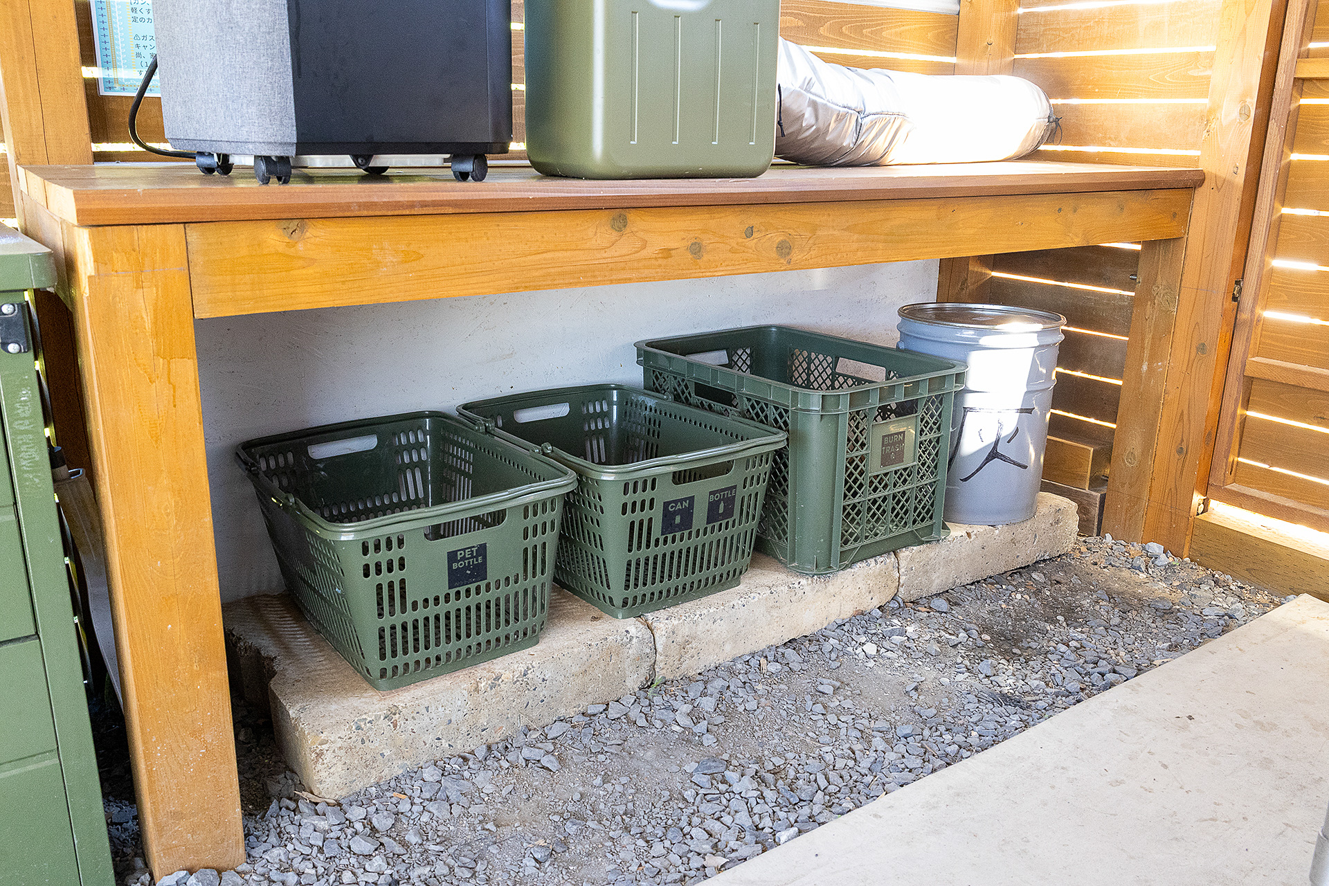 ゴミは施設の利用で出た分を分別して捨てる。ゴミ処理料金は利用料に含まれている