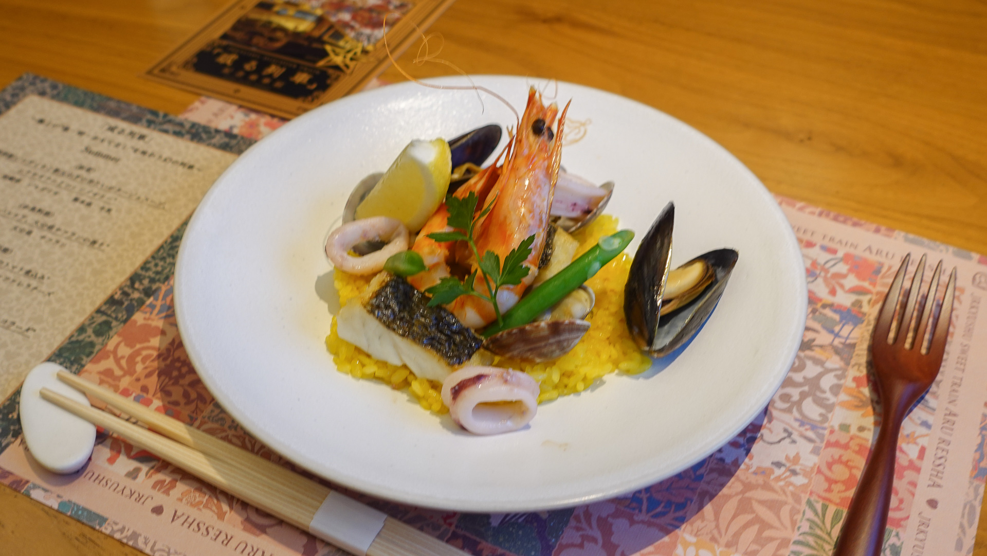 九州の海の幸のパエリア、大分県サフランの香り